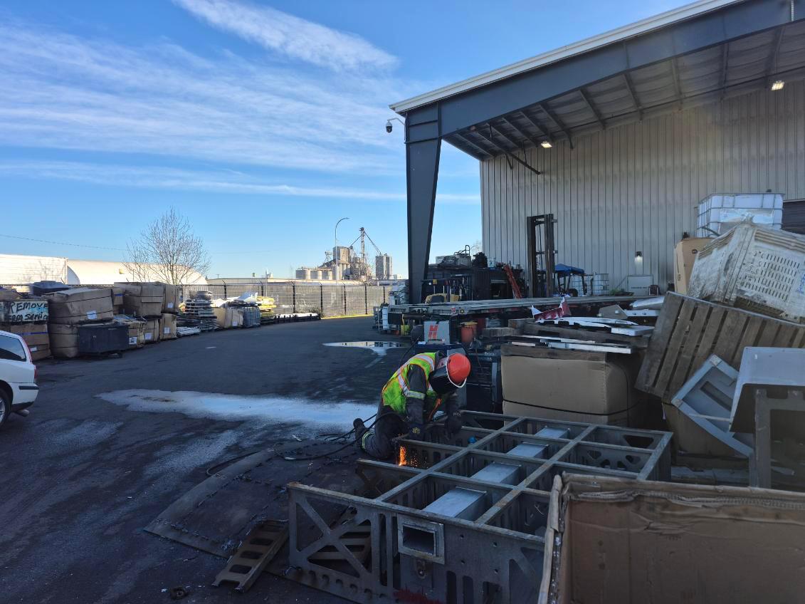 Puertas de autos apiladas